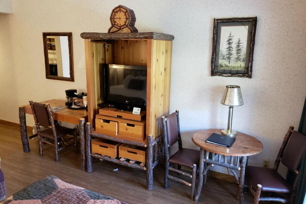 Queen Room with Two Queen Beds and Balcony interior